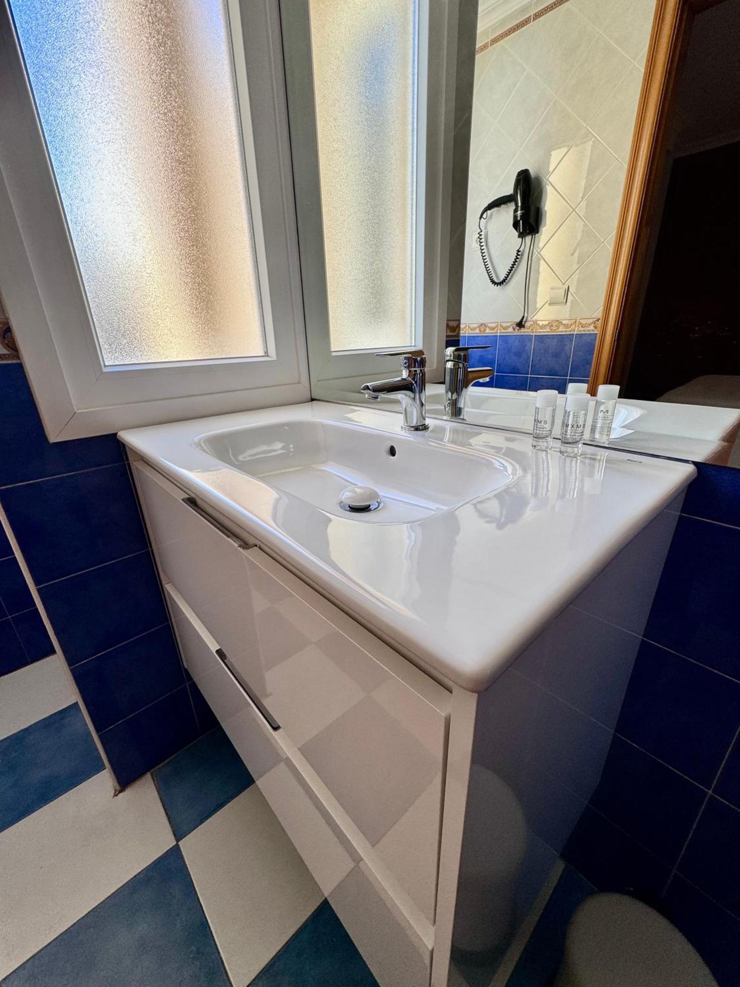 Apartamentos Nina De Oro Torremolinos Exteriör bild